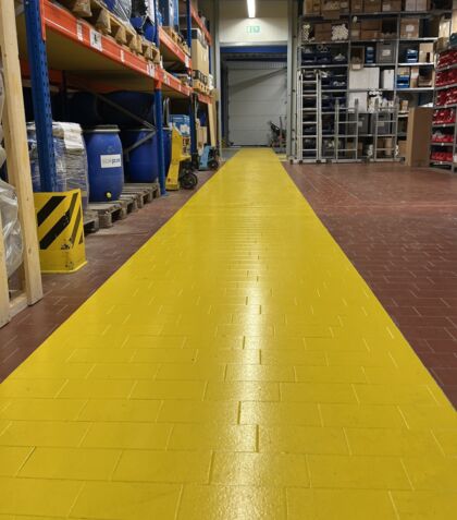 Das CrefoZert wurde von Herrn Marcel Blum von der Creditreform Osnabrück/Nordhorn Unger KG an unseren Geschäftsführer Seven Kalbertodt und an unsere Buchhalterin Maren Hohnhorst überreicht,