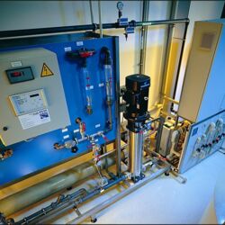 Umkehrosmoseanlage und Elektrodeionisationsanlage